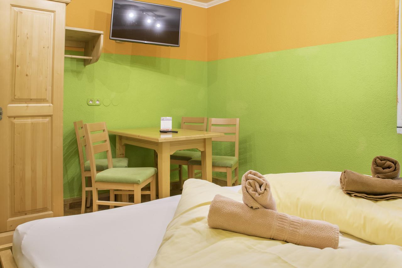 Hotel Gell Tweng Kültér fotó